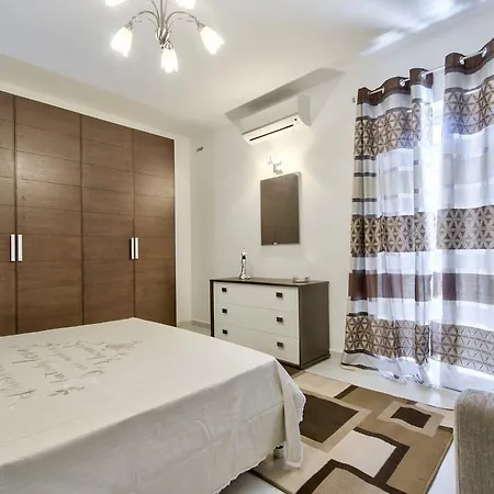 Bedzzz Qawra B8 Апартаменты *