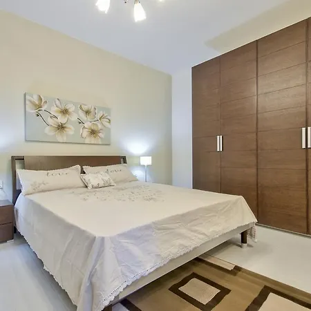 דירה Bedzzz Qawra B8 *
